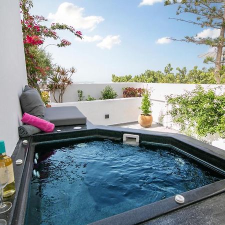 Sensia Luxury Studio With Hot Tub Oía Exterior photo
