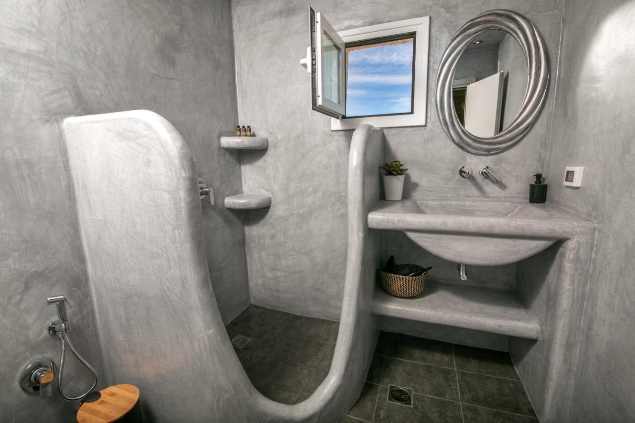 Sensia Luxury Studio With Hot Tub Oía Exterior photo
