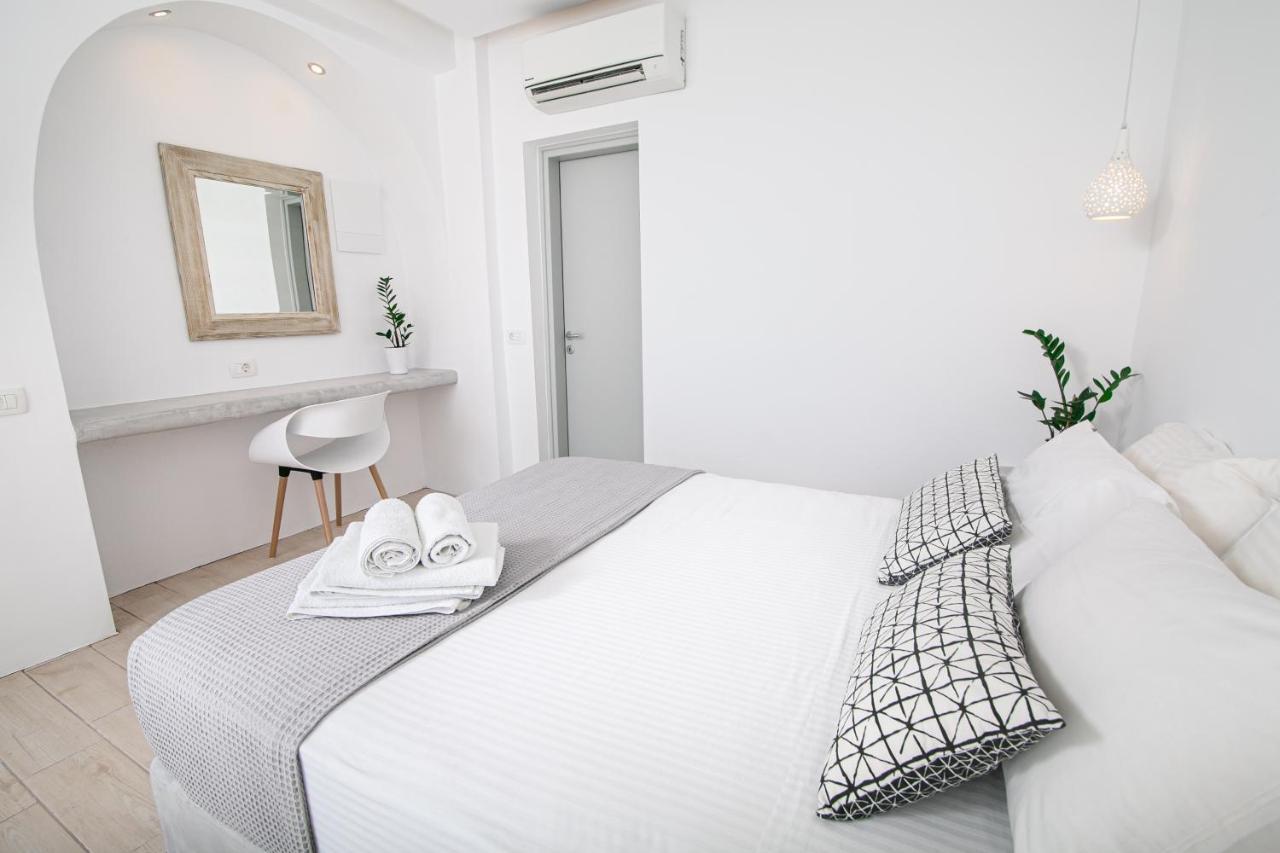 Sensia Luxury Studio With Hot Tub Oía Exterior photo